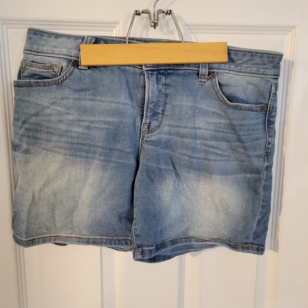 Arizona Jean Company Faded Blue Denim Shorts